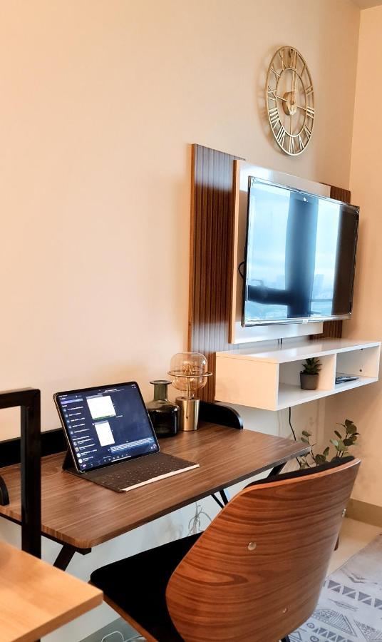 Luxe Bonifacio Global City Taguig Uptown Condo Hotel 1 Bedroom Suite Exterior photo
