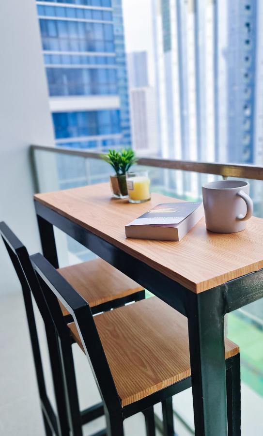 Luxe Bonifacio Global City Taguig Uptown Condo Hotel 1 Bedroom Suite Exterior photo
