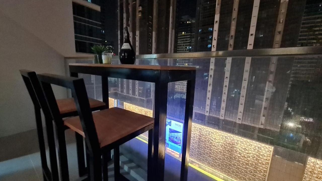 Luxe Bonifacio Global City Taguig Uptown Condo Hotel 1 Bedroom Suite Exterior photo