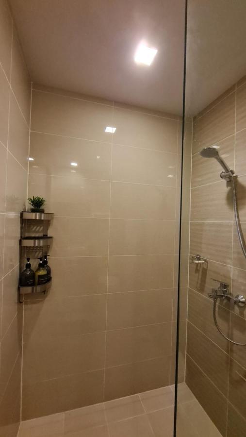 Luxe Bonifacio Global City Taguig Uptown Condo Hotel 1 Bedroom Suite Exterior photo
