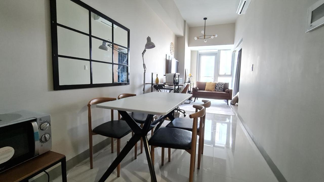Luxe Bonifacio Global City Taguig Uptown Condo Hotel 1 Bedroom Suite Exterior photo