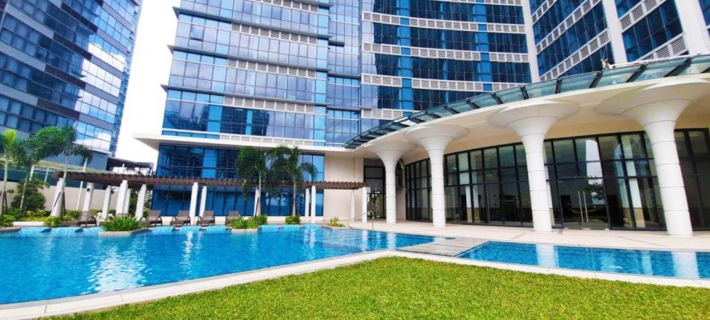 Luxe Bonifacio Global City Taguig Uptown Condo Hotel 1 Bedroom Suite Exterior photo